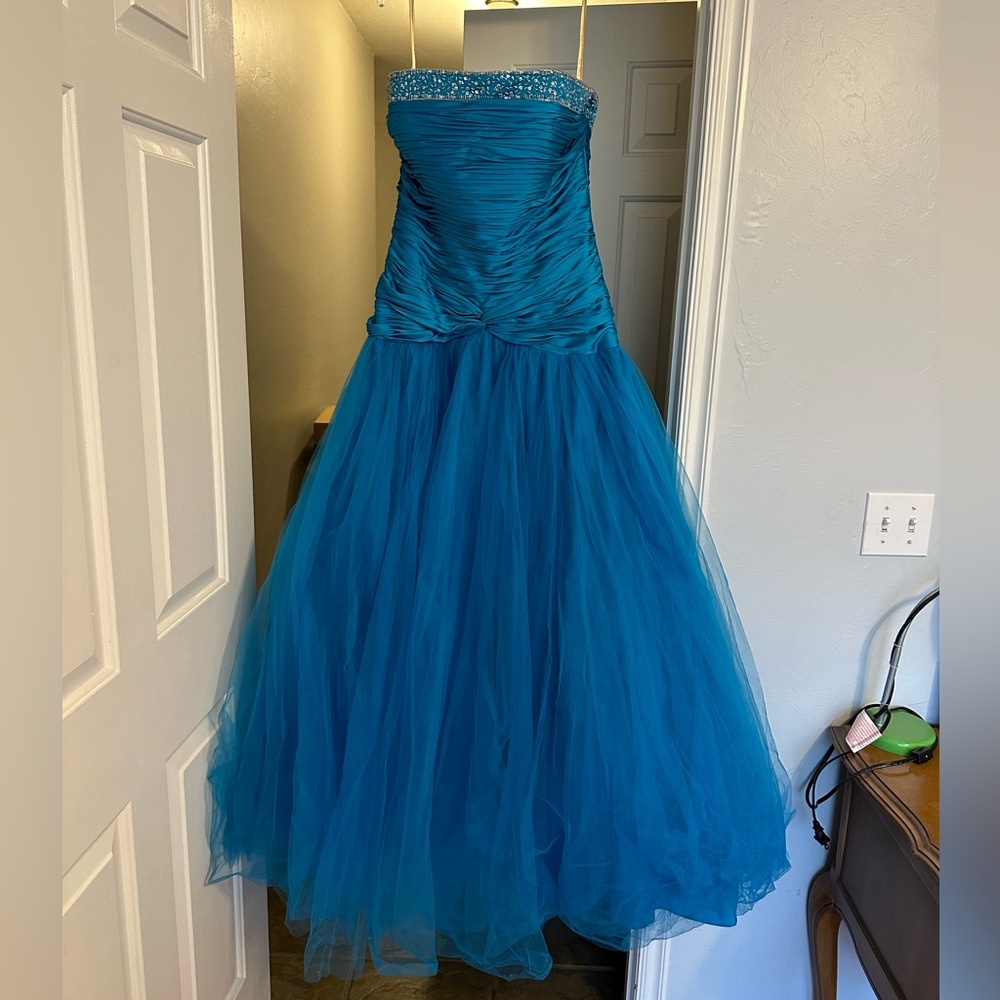 Women’s Formal Blue Dress / Evening Gown